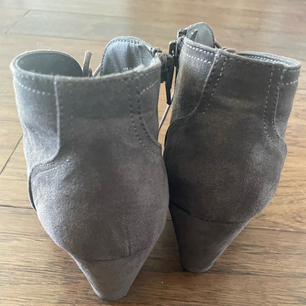 Universal Thread Booties - Size 8 - Picture 6 of 11
